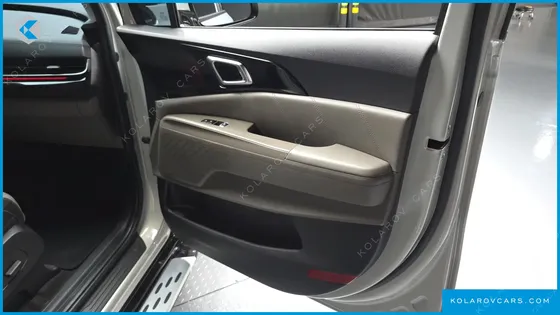 KIA CARNIVAL GASOLINE 9-SEATER SIGNATURE