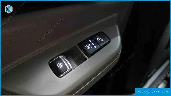 KIA CARNIVAL GASOLINE 9-SEATER SIGNATURE