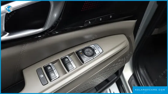 KIA CARNIVAL GASOLINE 9-SEATER SIGNATURE