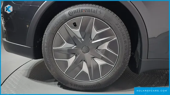 TESLA MODEL Y L LONG RANGE AWD