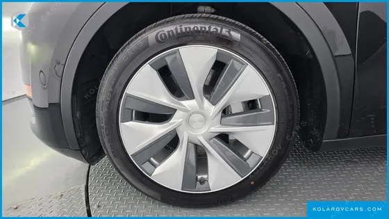 TESLA MODEL Y STANDARD RANGE RWD