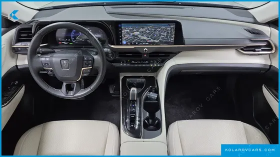 TOYOTA CROWN 2.5 4WD HYBRID