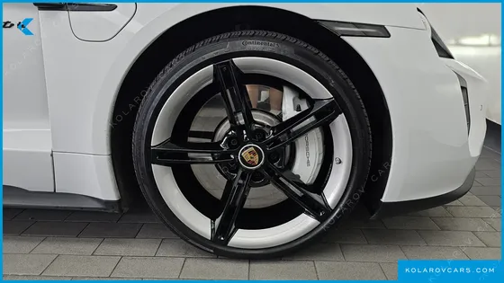 PORSCHE TAYCAN GTS