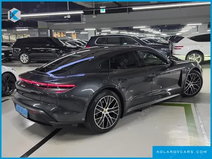 PORSCHE TAYCAN BASE