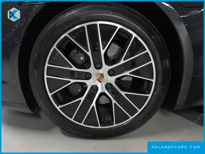 PORSCHE TAYCAN BASE