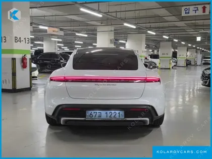 PORSCHE TAYCAN TURBO