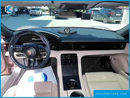 PORSCHE TAYCAN BASE
