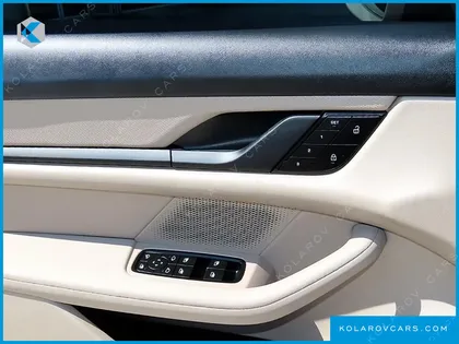 PORSCHE TAYCAN BASE