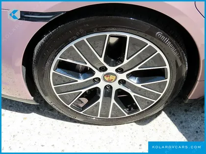 PORSCHE TAYCAN BASE