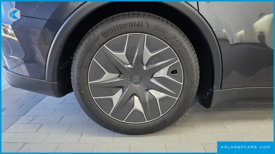 TESLA MODEL Y L LONG RANGE AWD
