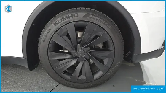 TESLA MODEL Y RWD