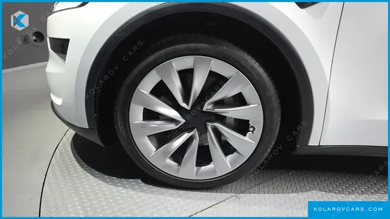 TESLA MODEL Y LONG RANGE AWD