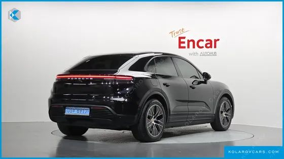 PORSCHE MACAN BASE