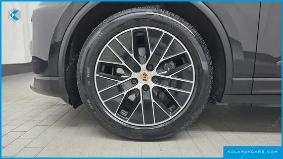 PORSCHE MACAN BASE