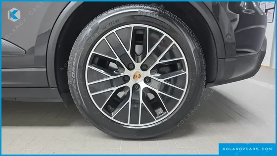 PORSCHE MACAN BASE