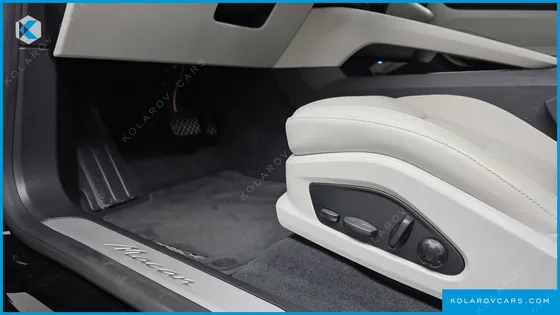 PORSCHE MACAN BASE