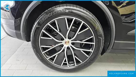 PORSCHE MACAN BASE 4
