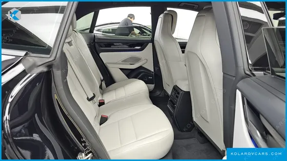 PORSCHE MACAN BASE 4