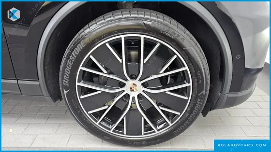 PORSCHE MACAN BASE 4