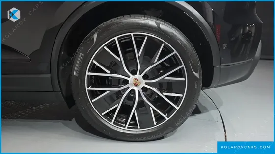 PORSCHE MACAN BASE 4