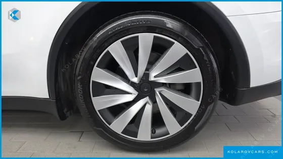 TESLA MODEL Y LONG RANGE AWD
