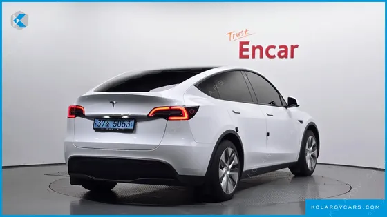TESLA MODEL Y STANDARD RANGE RWD