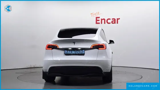 TESLA MODEL Y STANDARD RANGE RWD