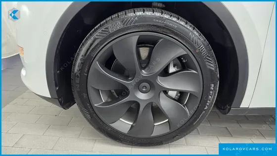 TESLA MODEL Y STANDARD RANGE RWD