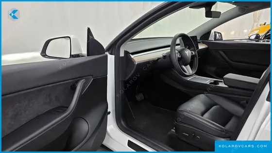 TESLA MODEL Y STANDARD RANGE RWD