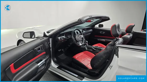 FORD MUSTANG CONVERTIBLE