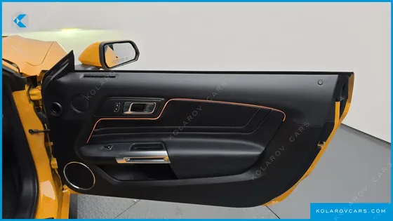 FORD MUSTANG CONVERTIBLE