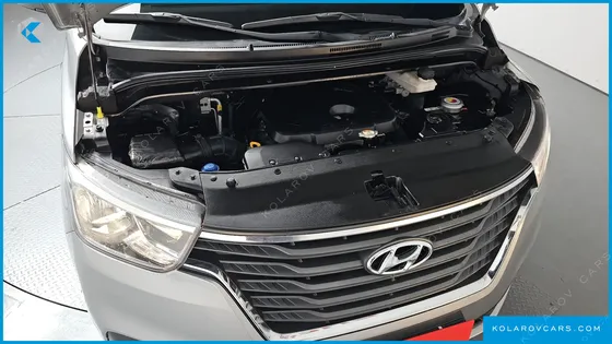 HYUNDAI STAREX VAN 5-SEATER
