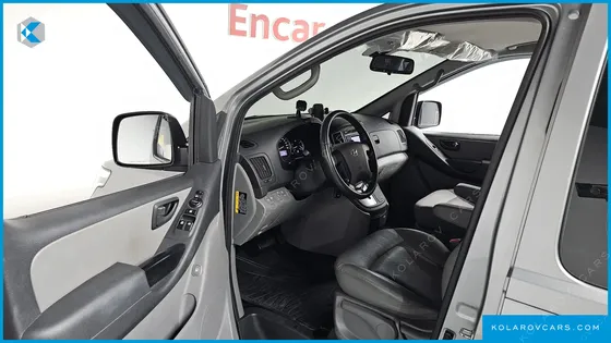 HYUNDAI STAREX VAN 5-SEATER