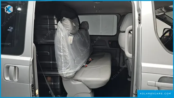 HYUNDAI STAREX VAN 5-SEATER