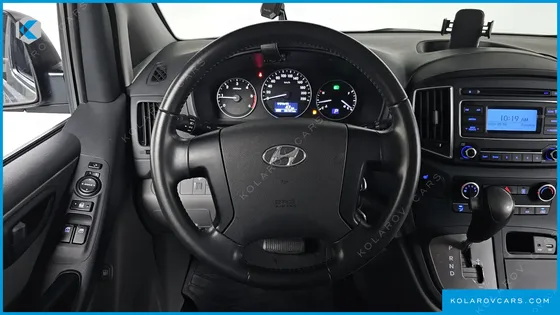 HYUNDAI STAREX VAN 5-SEATER