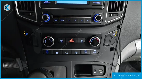 HYUNDAI STAREX VAN 5-SEATER