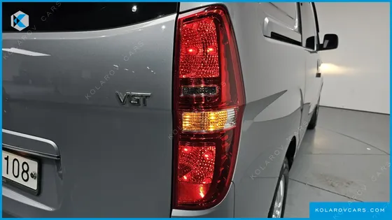 HYUNDAI STAREX VAN 5-SEATER