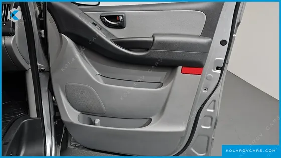 HYUNDAI STAREX VAN 5-SEATER