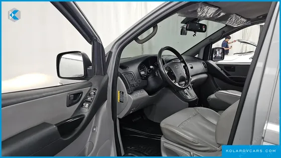 HYUNDAI STAREX WAGON 11-SEATER