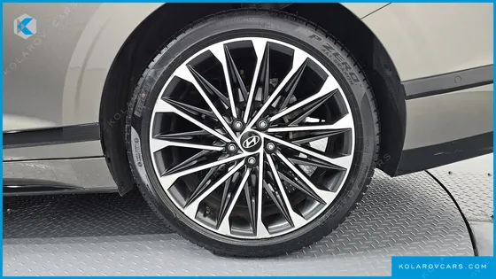 HYUNDAI GRANDEUR 2,5 GASOLINE 2WD