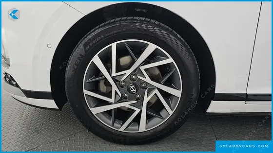 HYUNDAI GRANDEUR 2,5 GASOLINE 2WD
