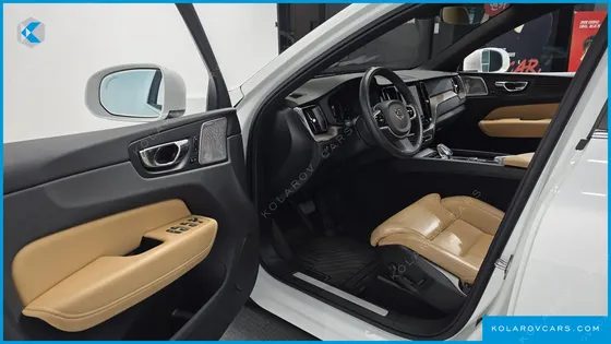 VOLVO XC60 B5 INSCRIPTION