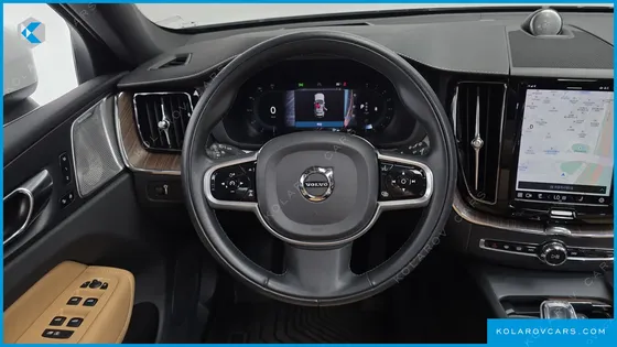 VOLVO XC60 B5 INSCRIPTION