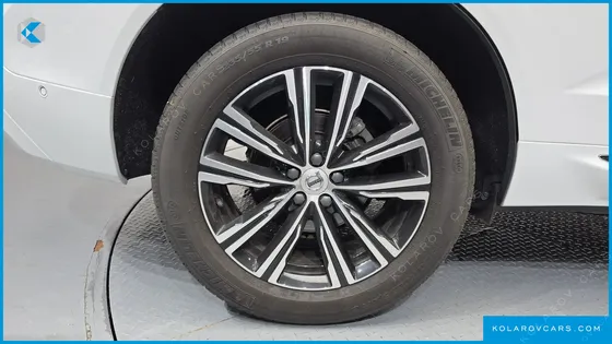 VOLVO XC60 B5 INSCRIPTION