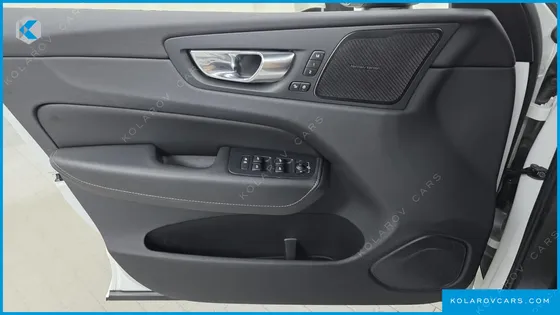 VOLVO XC60 B6 R-DESIGN