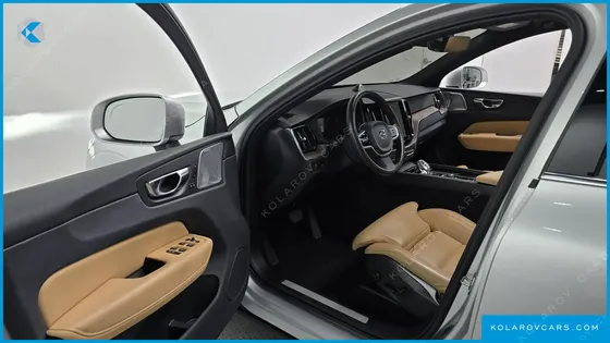 VOLVO XC60 B5 INSCRIPTION