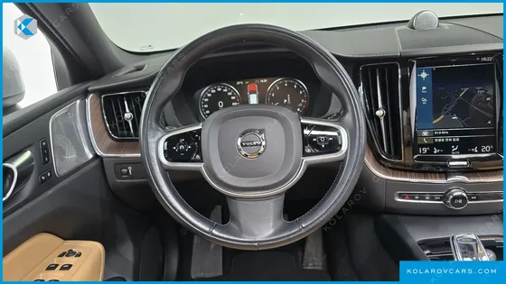 VOLVO XC60 B5 INSCRIPTION