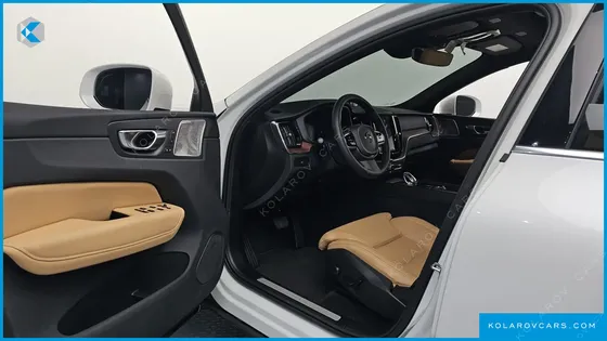 VOLVO XC60 B5 ULTRA BRIGHT