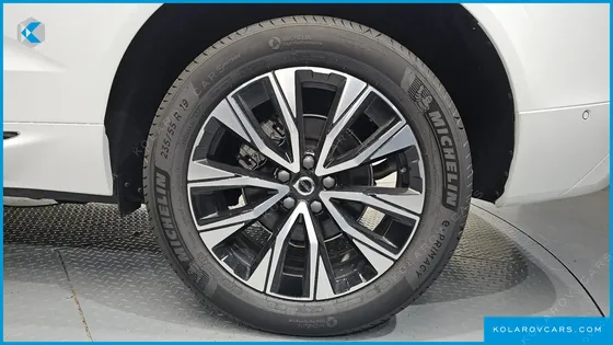 VOLVO XC60 B5 ULTRA BRIGHT