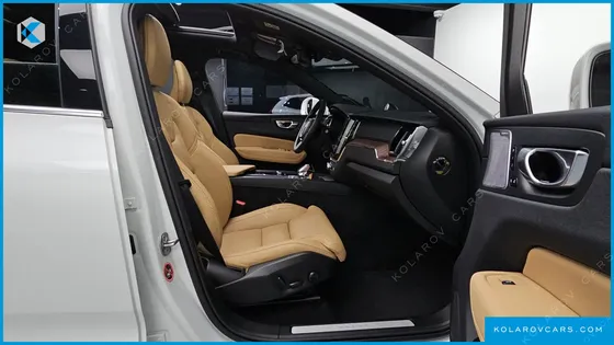 VOLVO XC60 B5 ULTRA BRIGHT